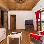 Geraeumiges In Mit Privatem Pool By Interhome Brseč