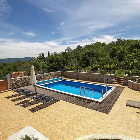 Geraeumiges In Mit Privatem Pool By Interhome Brseč