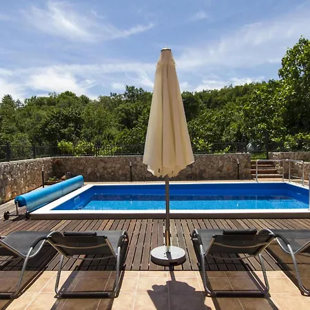 Geraeumiges In Mit Privatem Pool By Interhome Brseč