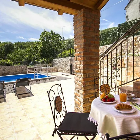 Geraeumiges In Mit Privatem Pool By Interhome Dom wakacyjny Brseč