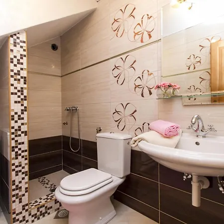 別荘 Geraeumiges In Mit Privatem Pool By Interhome Brseč