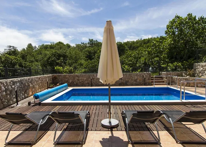 Geraeumiges In Mit Privatem Pool By Interhome Brsec
