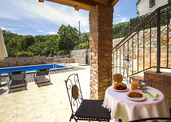 Geraeumiges In Mit Privatem Pool By Interhome Dom wakacyjny Brseč